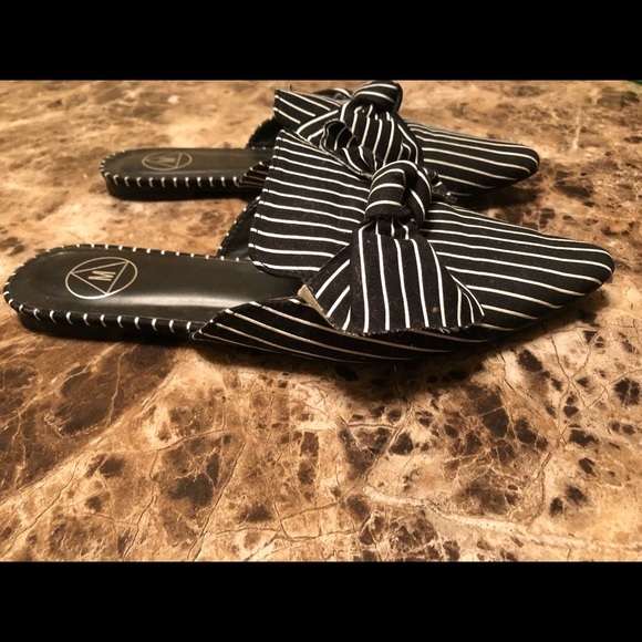 Striped Mules with Bow Detail 🎀 - Picture 4 of 5